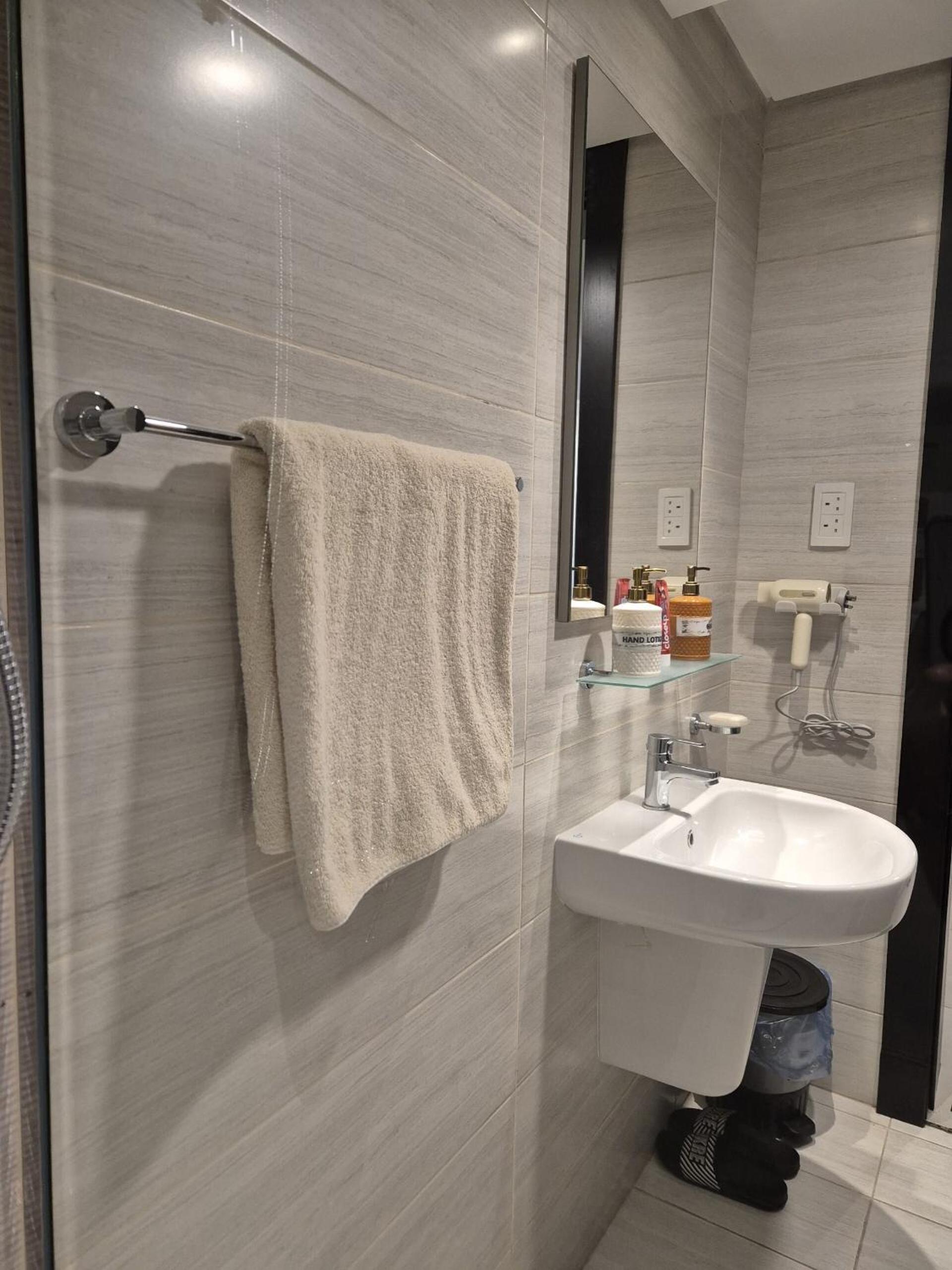 Luxury Romantic Sea View Apartment-ERAإقامة هادئة إطلالة بحرية موقع استثنائي- Manama