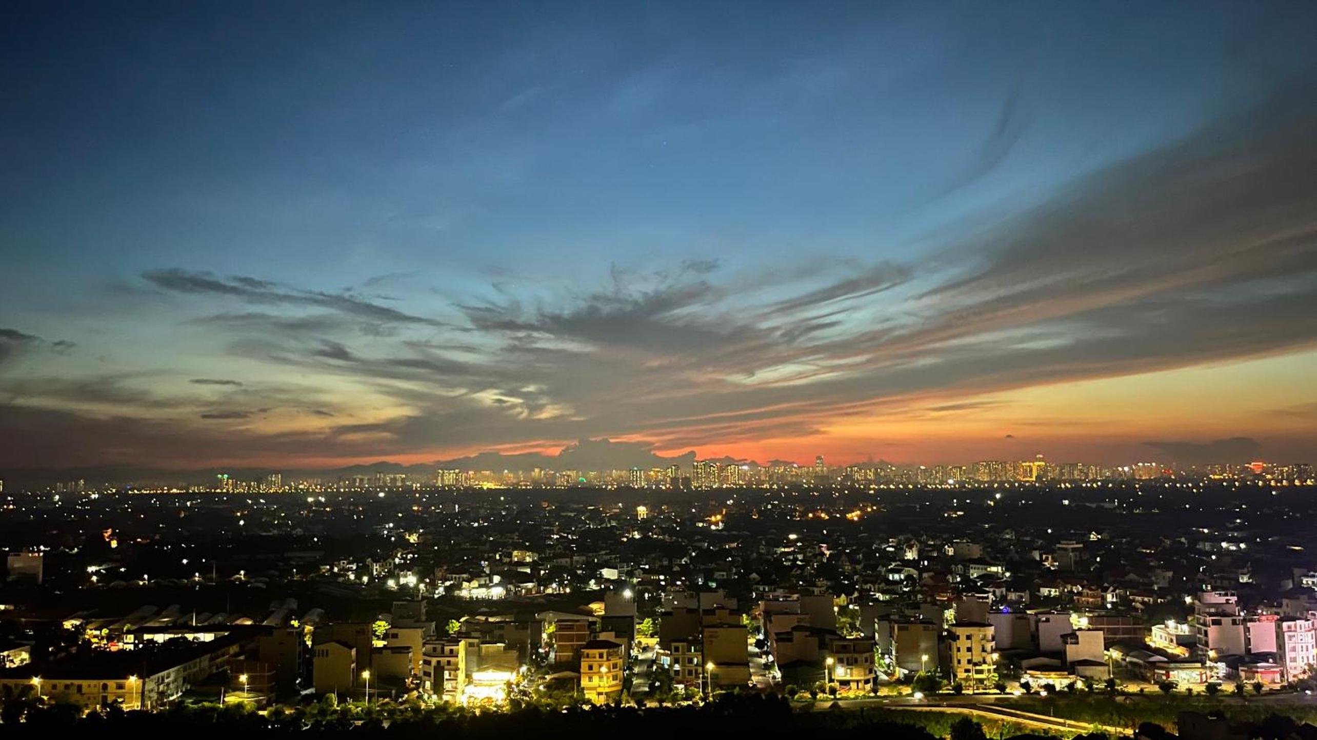 Haven in Hanoi - Brand new, super green and amazing sunset view homestay 20min by bus to Hanoi center