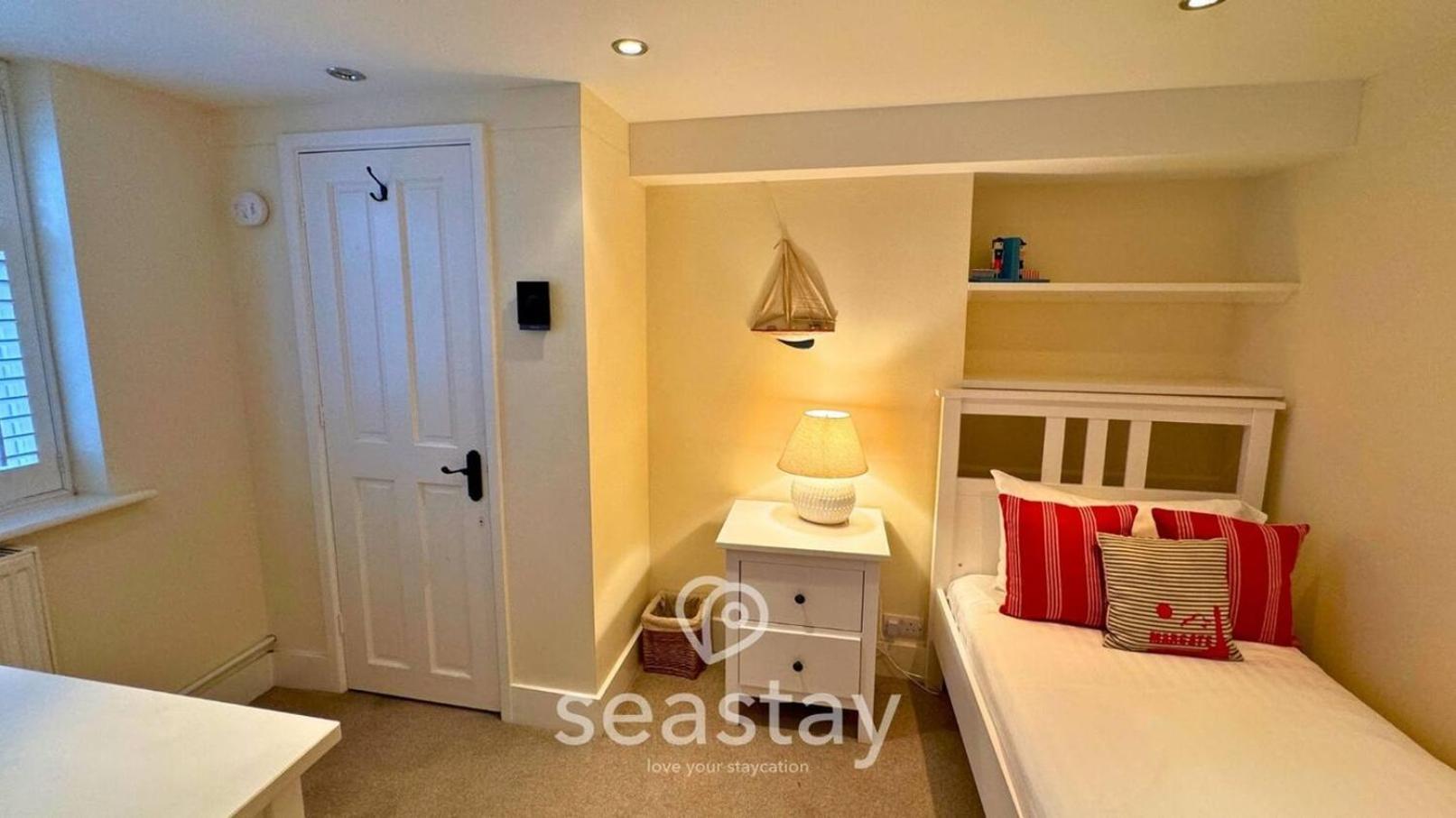 Starfish Cottage, Broadstairs Beach & Garden Haven view 2