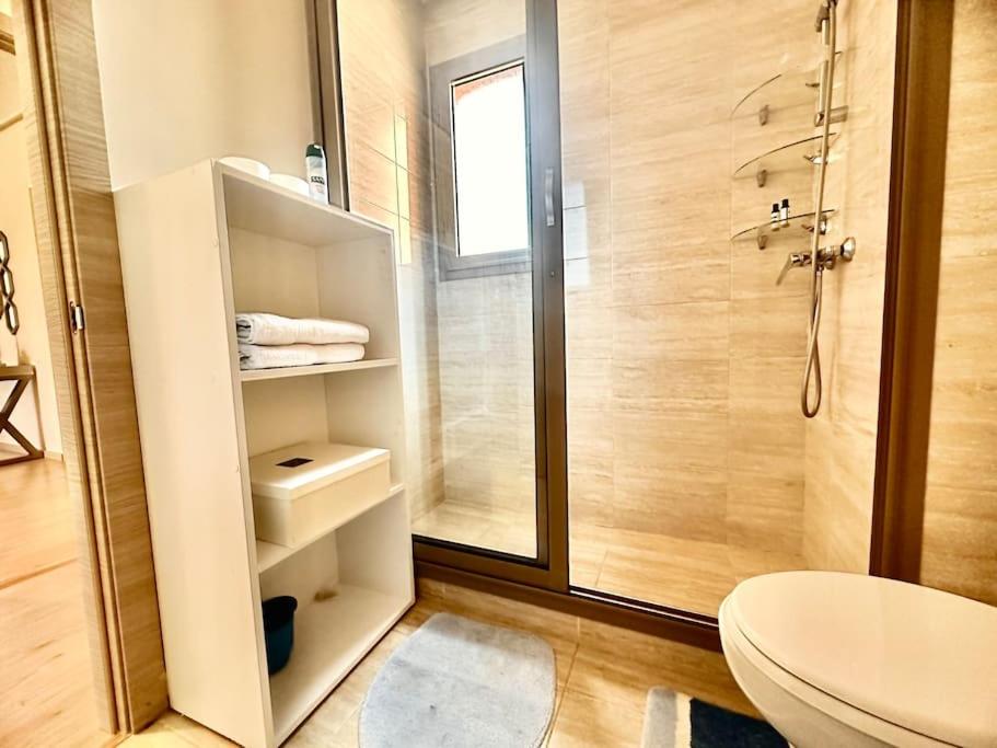 Appartement Spacieux et Moderne avec une Vue sur Montagne et Piscine view 4