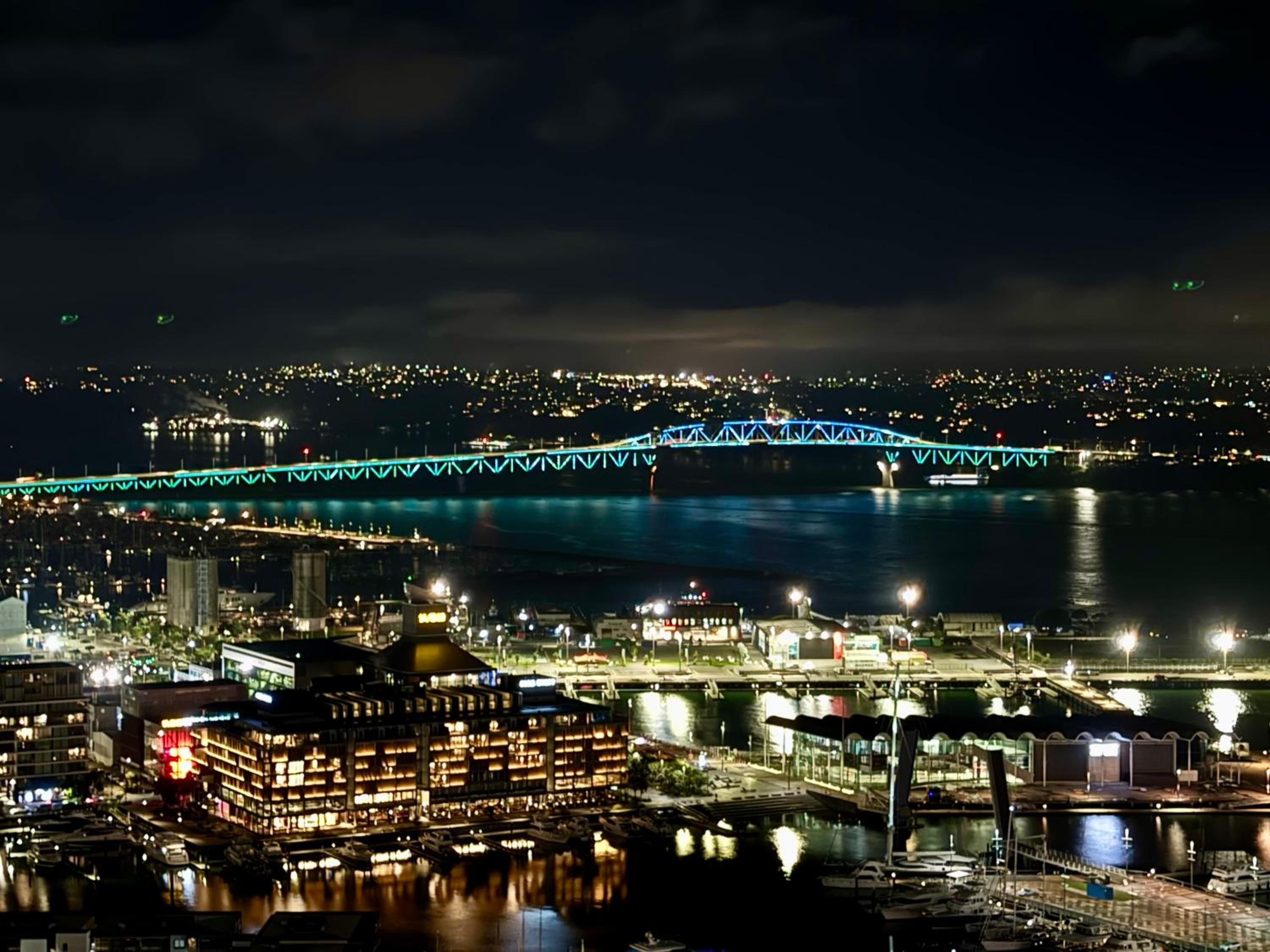 Gorgeous Seaview 2 Bedroom Apartment in Auckland CBD