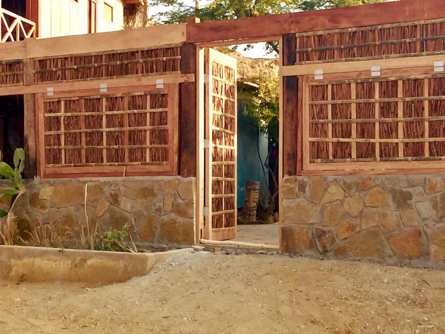 Tallaki Hostel Lobitos view 2