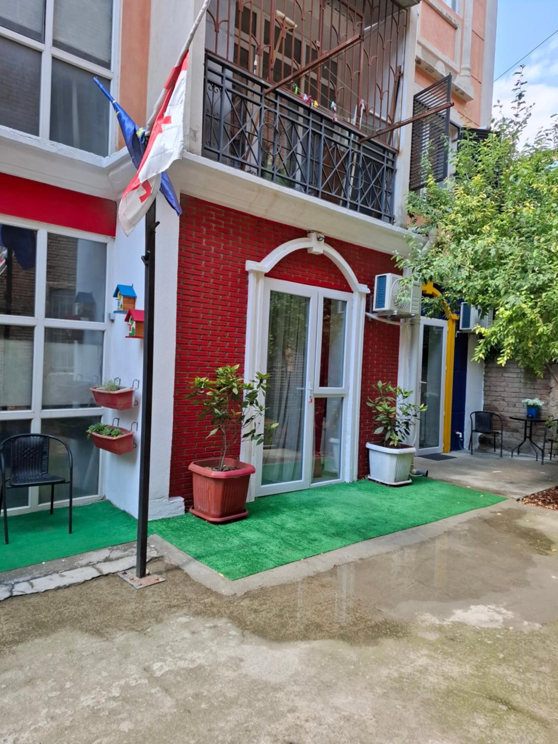 Style Apartment with Courtyard