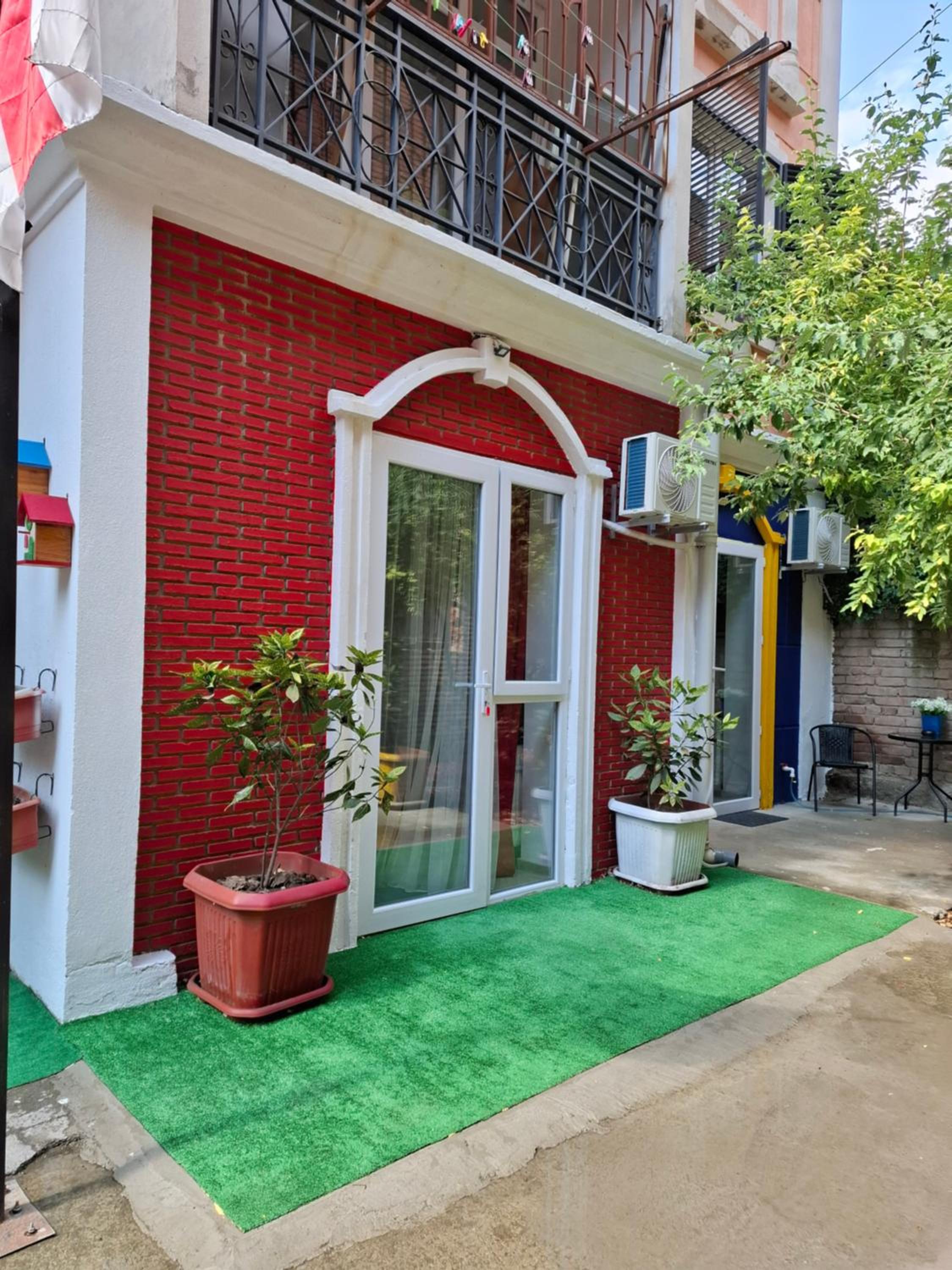 Style Apartment with Courtyard