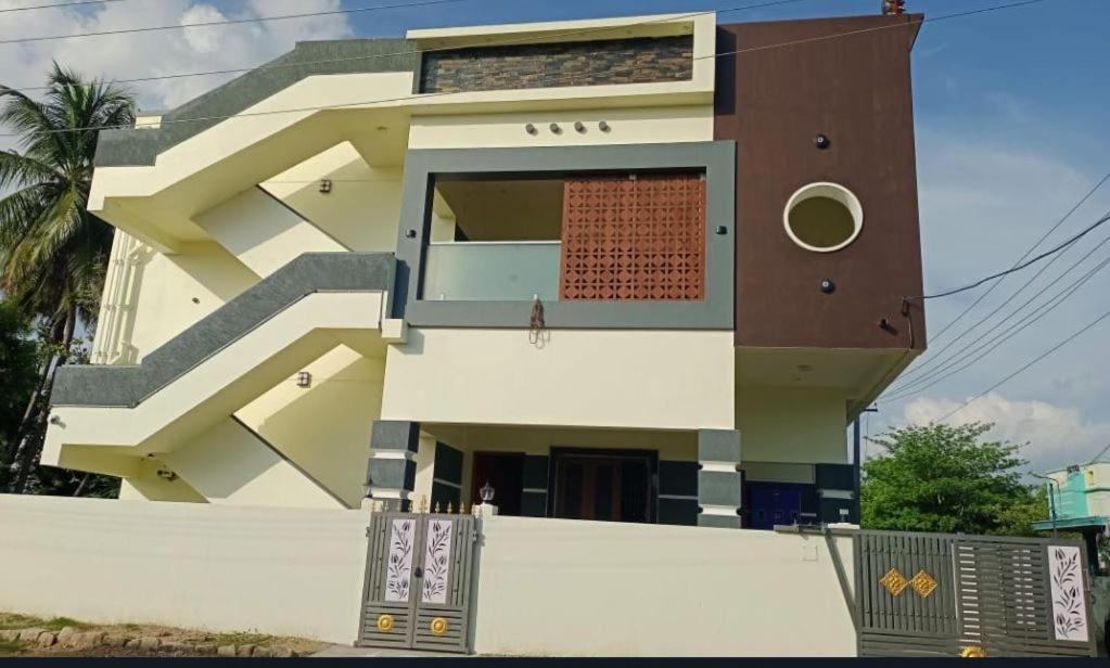 Service Apartment Home Stay Guest House