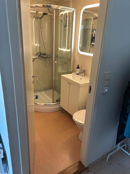 Two bedrooms, own bathroom and kitchenette, 5 minutes from ONS view 4