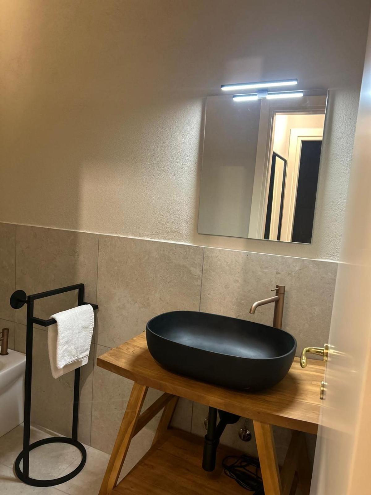 NOTUS Rooms en Noto — bathroom