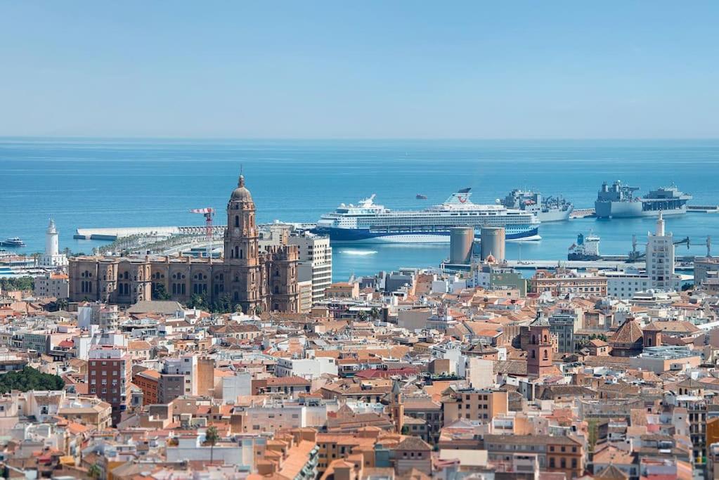 Urban Jungle in Malaga Center, 18th Floor, Rooftop pool, Free Parking