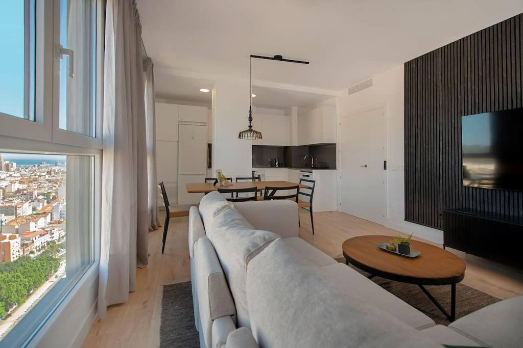 Urban Jungle in Malaga Center, 18th Floor, Rooftop pool, Free Parking