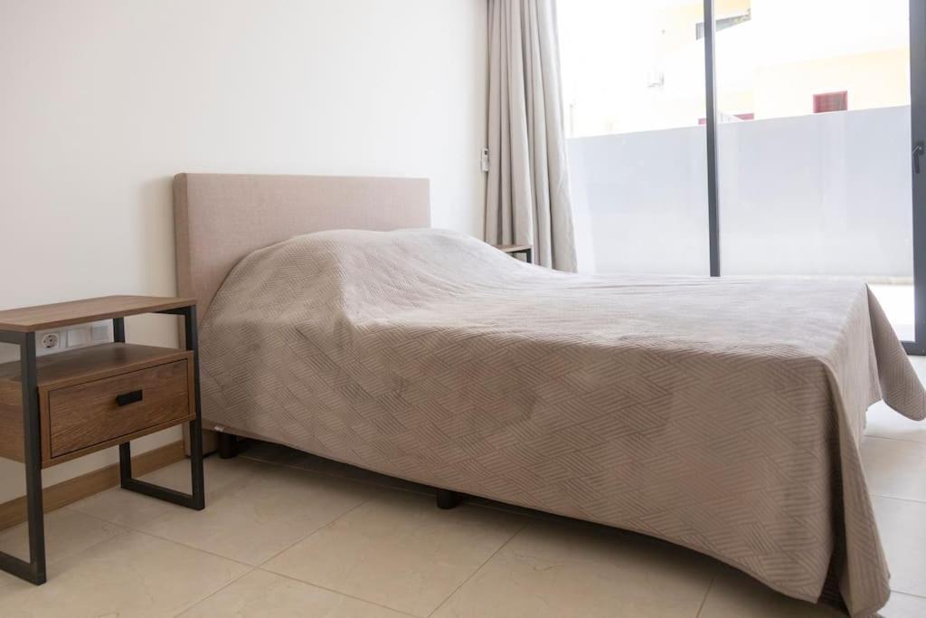 3 bdr aprt, spacious & rooftop pool - LCGR