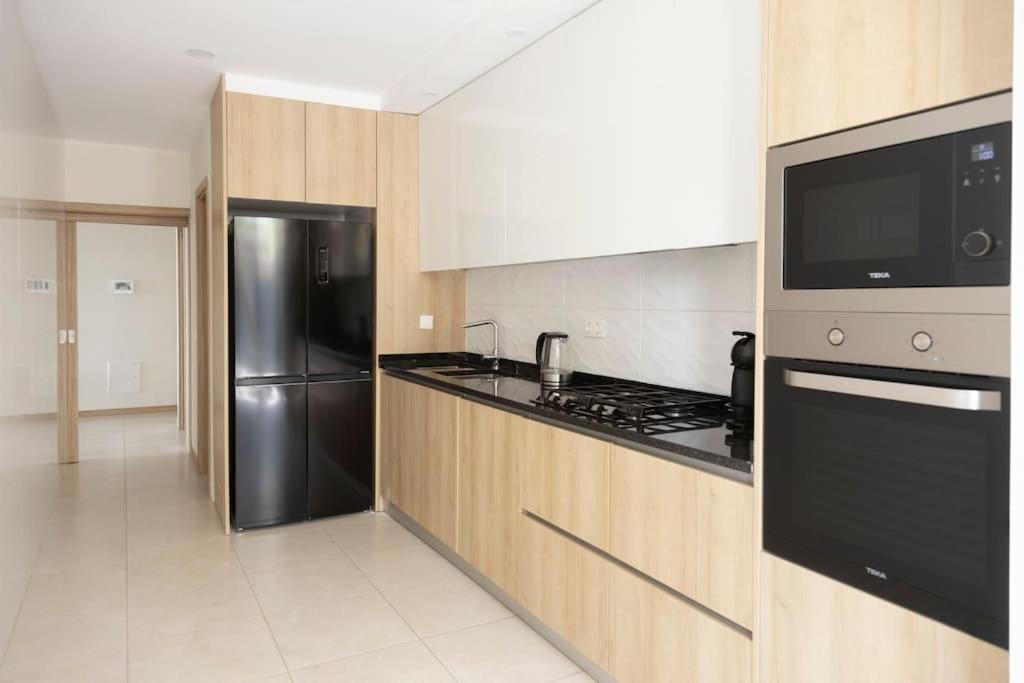 3 bdr aprt, spacious & rooftop pool - LCGR