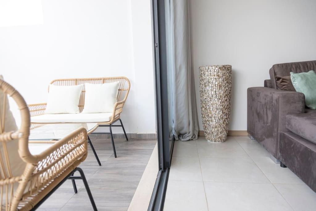 3 bdr aprt, spacious & rooftop pool - LCGR