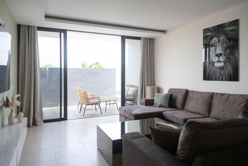 3 bdr aprt, spacious & rooftop pool - LCGR