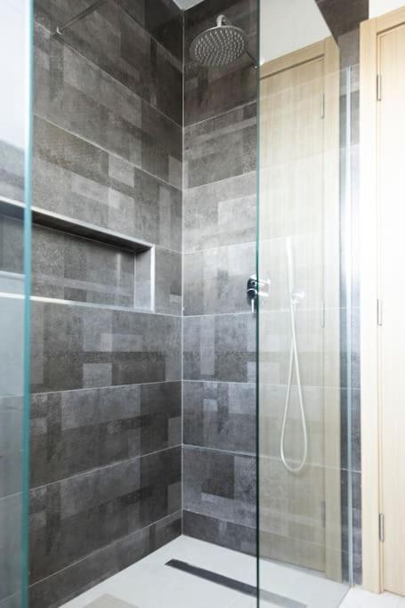 3 bdr aprt, spacious & rooftop pool - LCGR