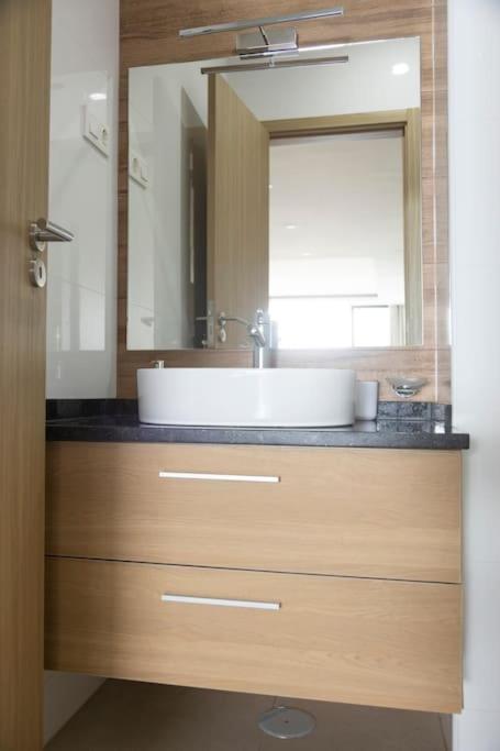 3 bdr aprt, spacious & rooftop pool - LCGR