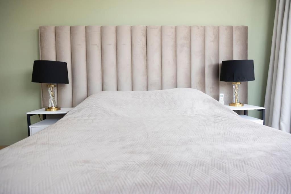 3 bdr aprt, spacious & rooftop pool - LCGR