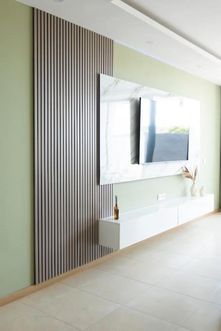 3 bdr aprt, spacious & rooftop pool - LCGR