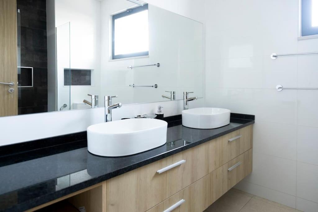 3 bdr aprt, spacious & rooftop pool - LCGR