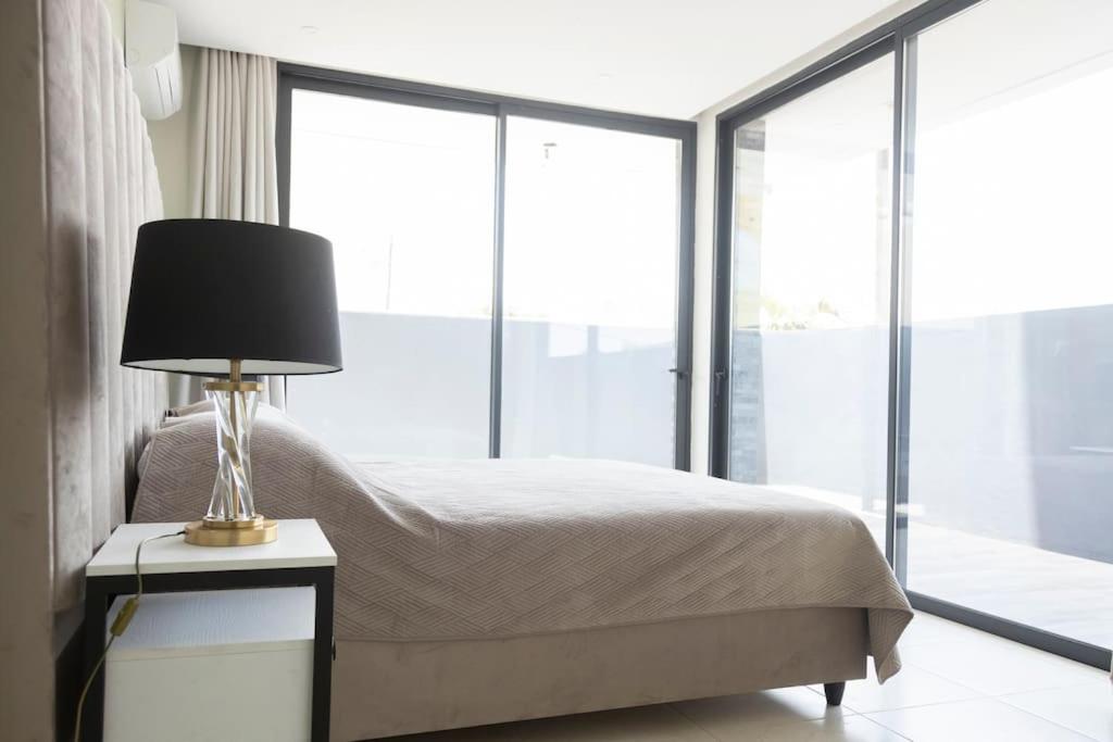 3 bdr aprt, spacious & rooftop pool - LCGR