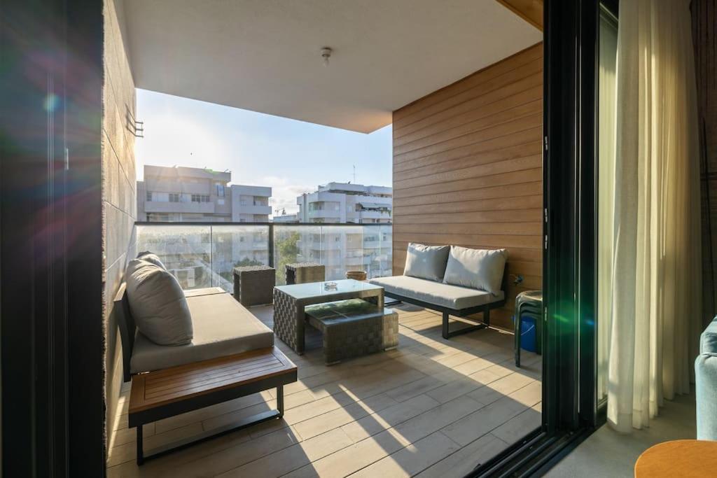 Luxurious Central Raanana Flat with Terrace