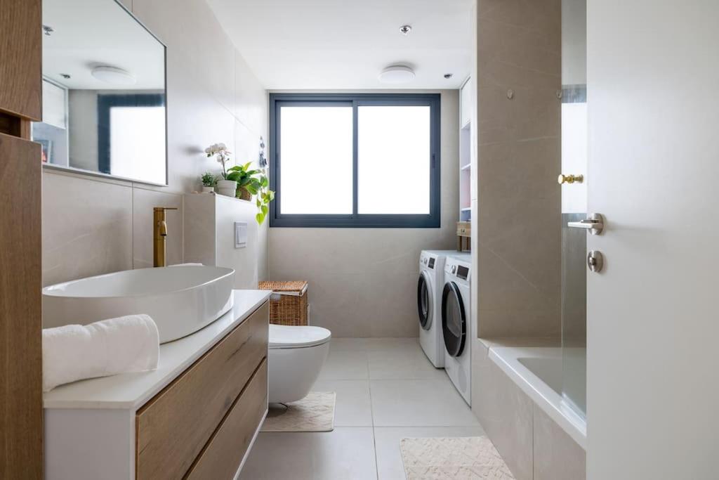 Luxurious Central Raanana Flat with Terrace