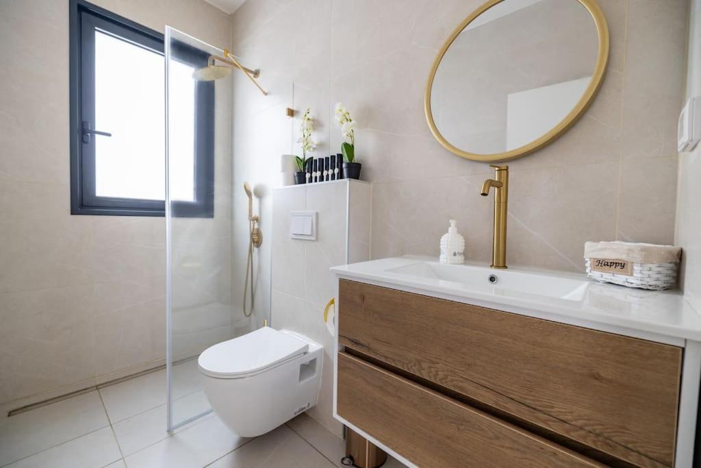 Luxurious Central Raanana Flat with Terrace