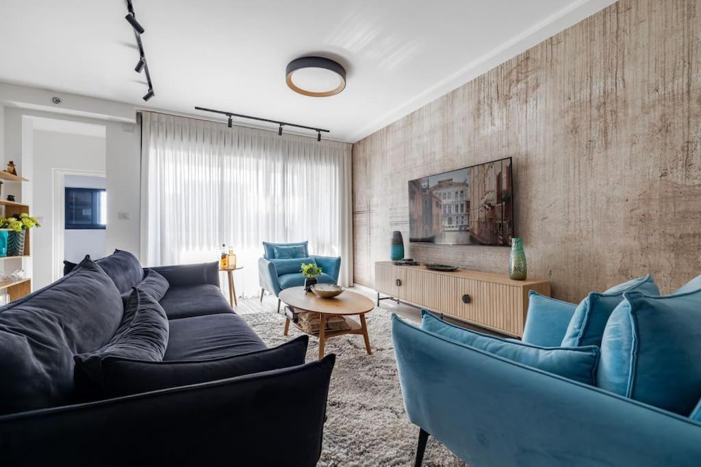 Luxurious Central Raanana Flat with Terrace