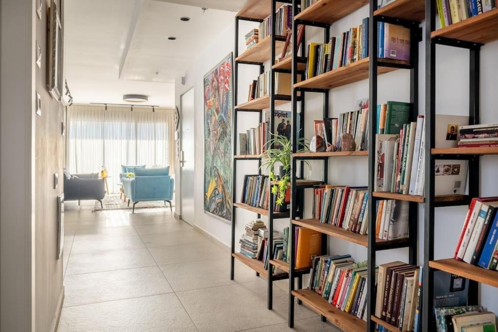 Luxurious Central Raanana Flat with Terrace