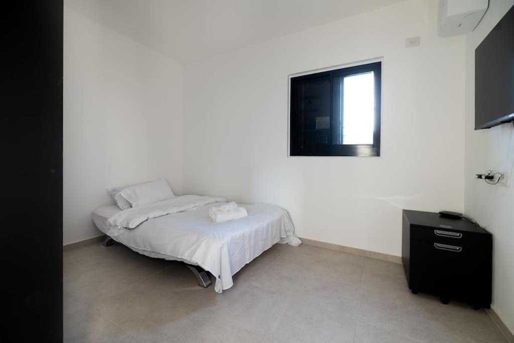 Luxurious Central Raanana Flat with Terrace