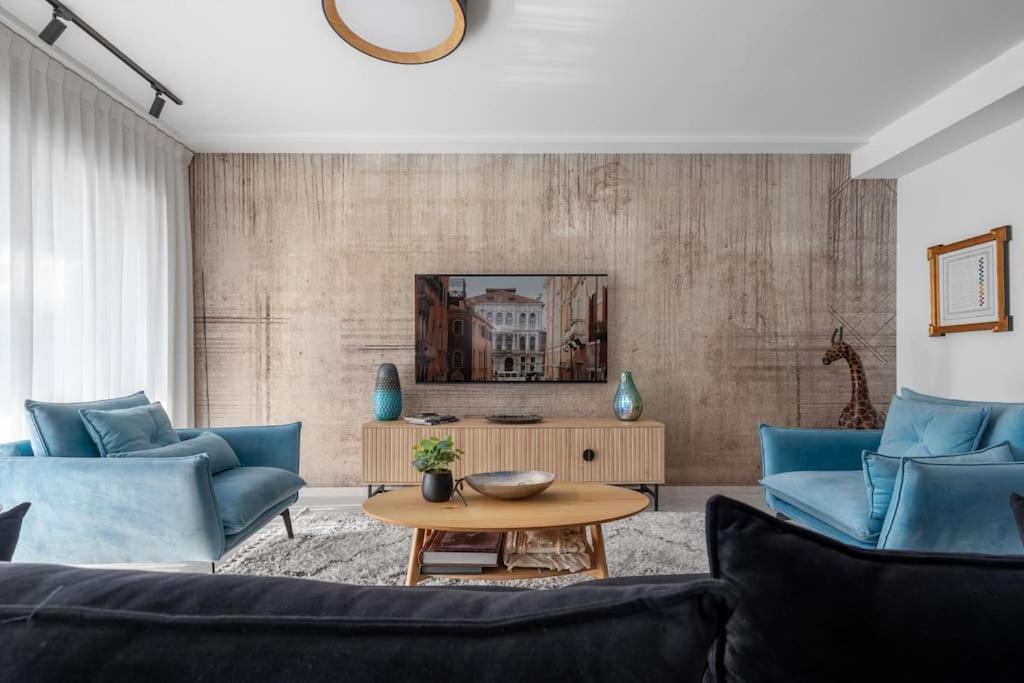 Luxurious Central Raanana Flat with Terrace