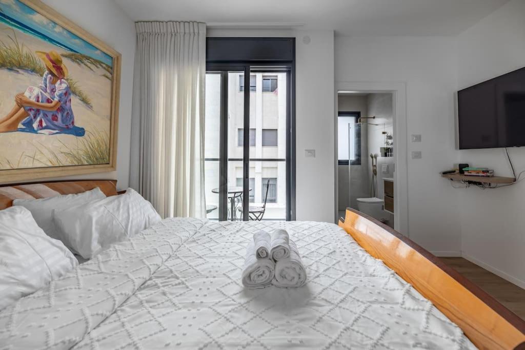 Luxurious Central Raanana Flat with Terrace