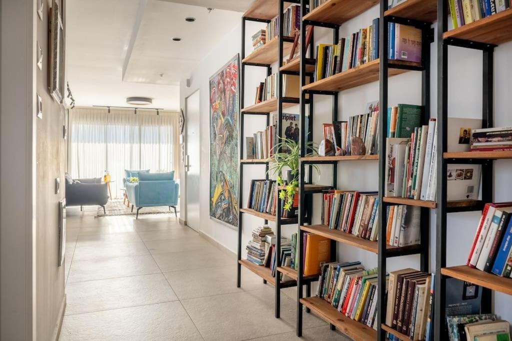 Luxurious Central Raanana Flat with Terrace