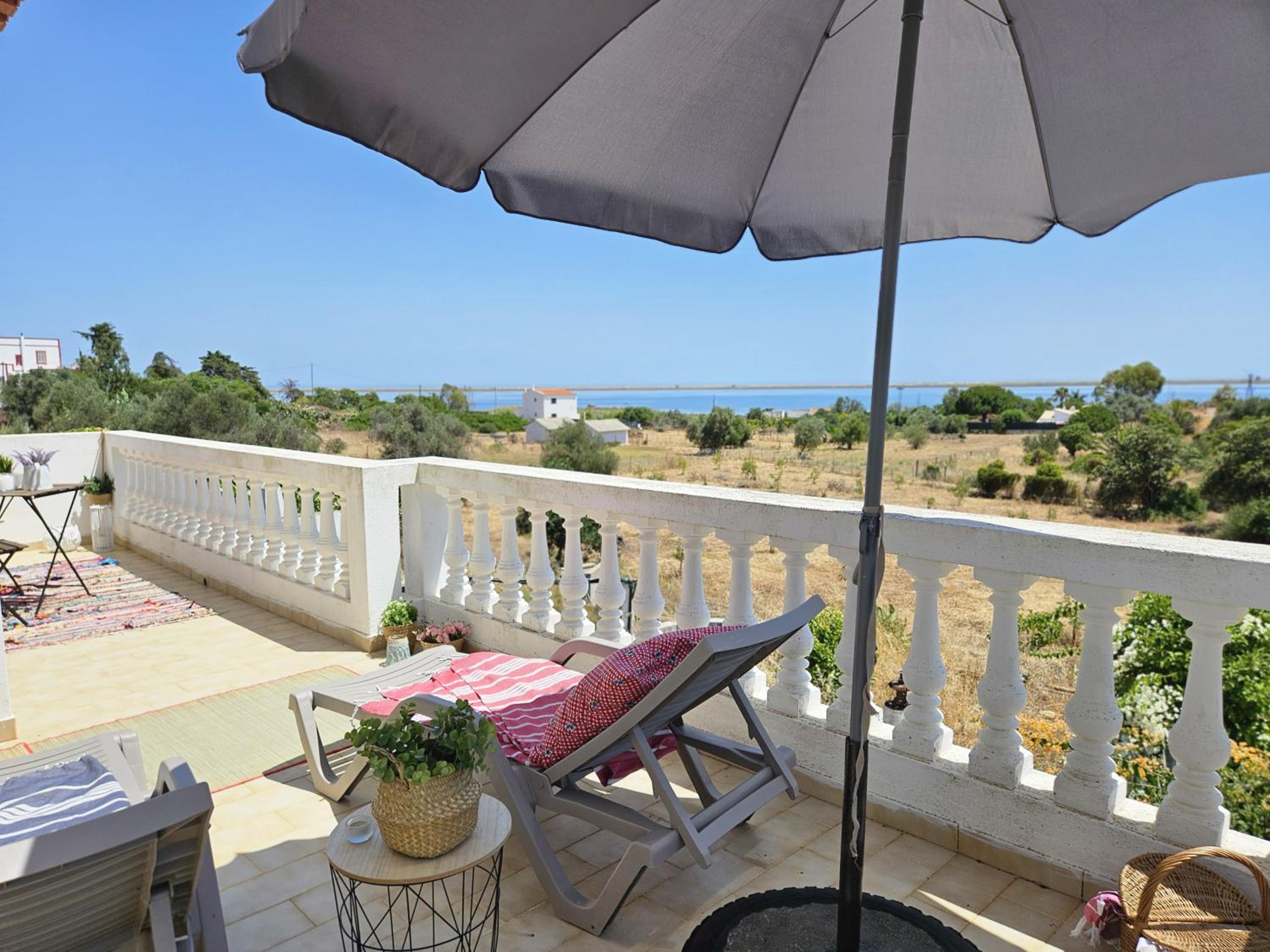 Sunshine, casa de campo e praia, estilo e conforto, espaço e privacidade, perfeita para as suas férias em Olhão view 2