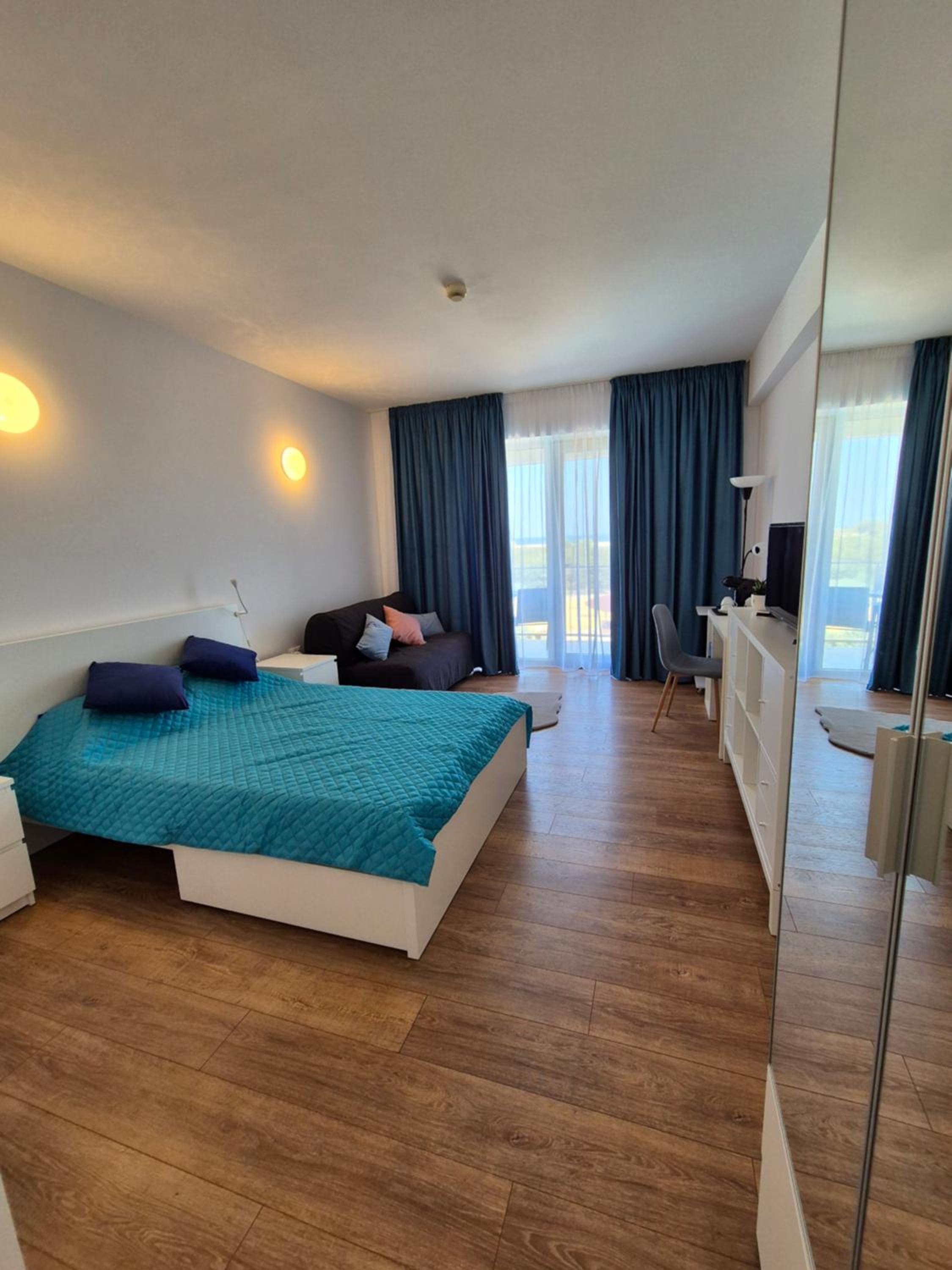 Blaxy Residence E401 view 3