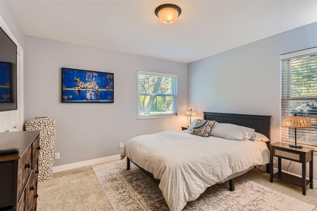 Charming 3 BR Home With Easy Access to DT Domain and Arboretum view 3