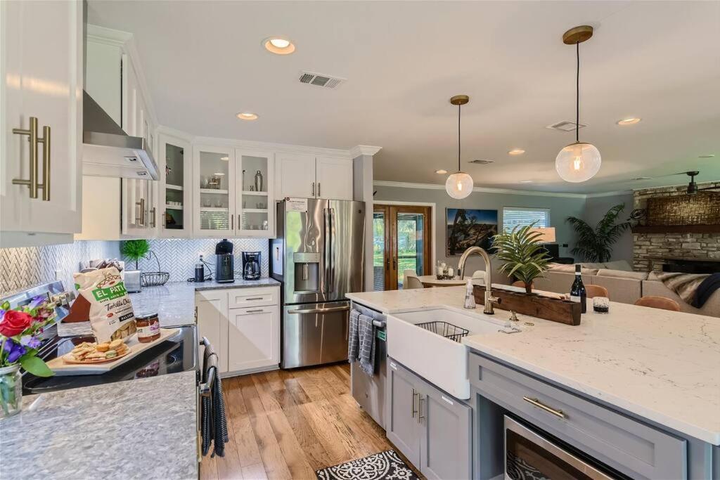 Charming 3 BR Home With Easy Access to DT Domain and Arboretum view 5