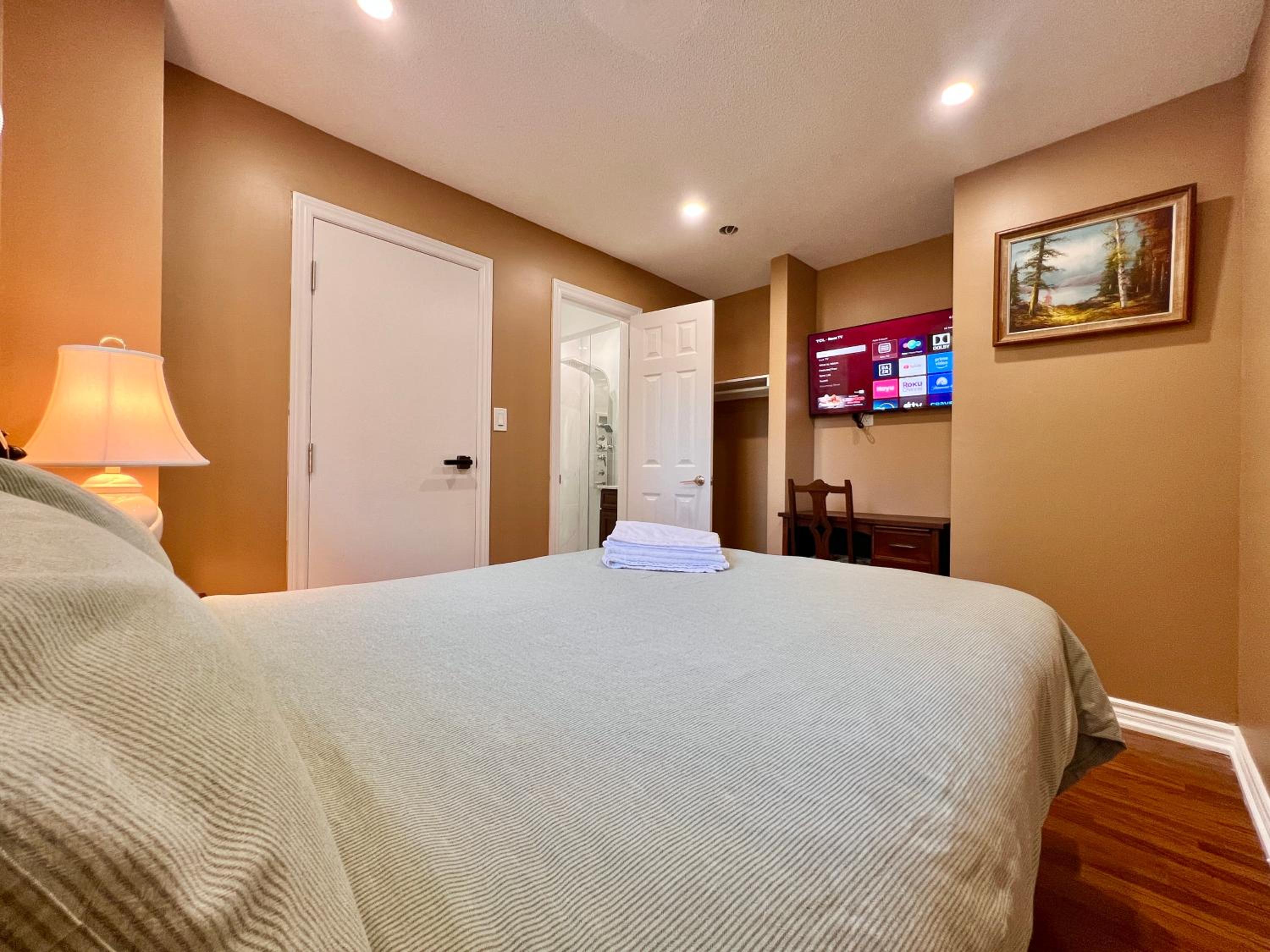 Cozy Home Near Transit & Hillcrest Mall with Free Parking