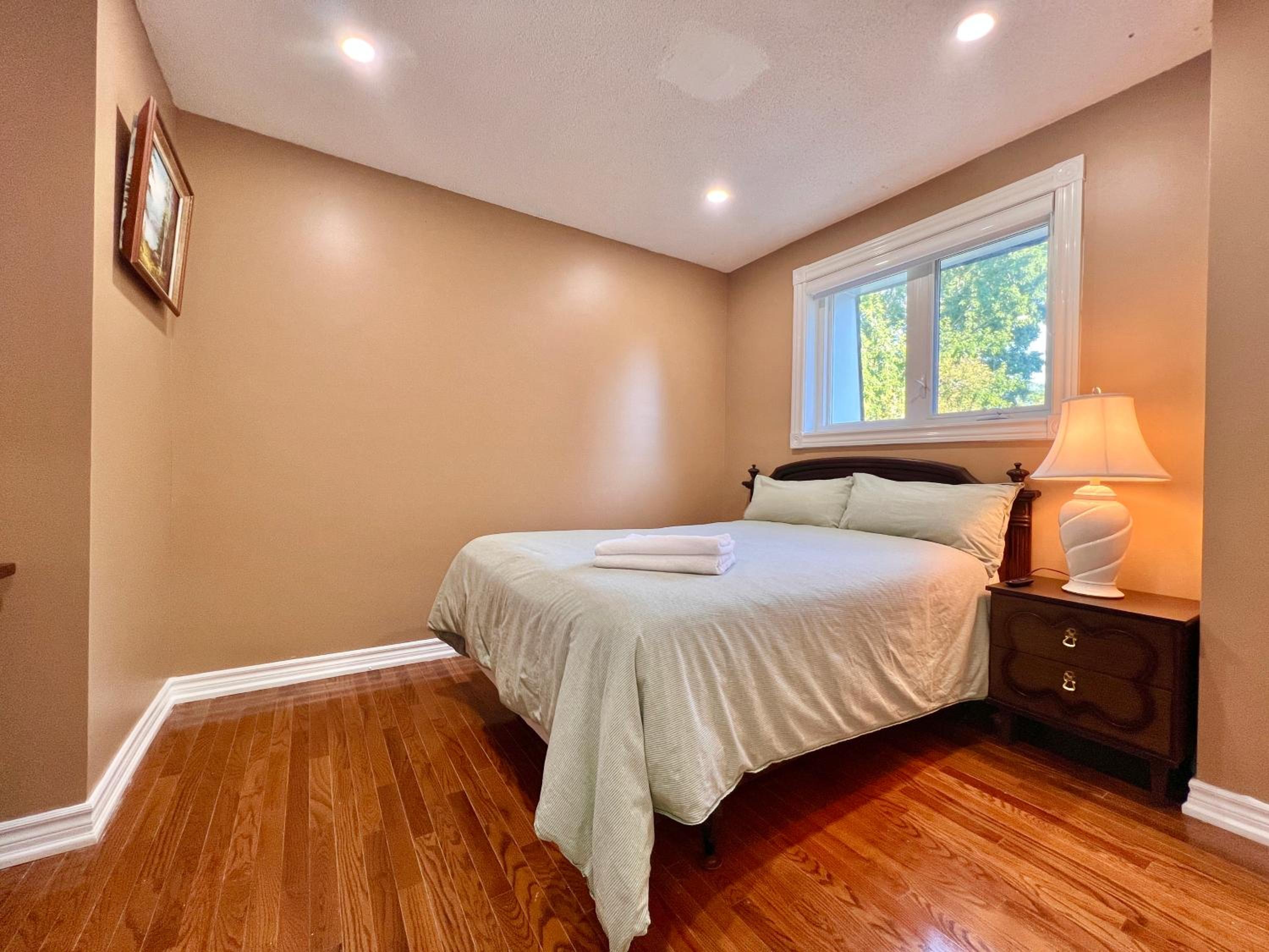 Cozy Home Near Transit & Hillcrest Mall with Free Parking
