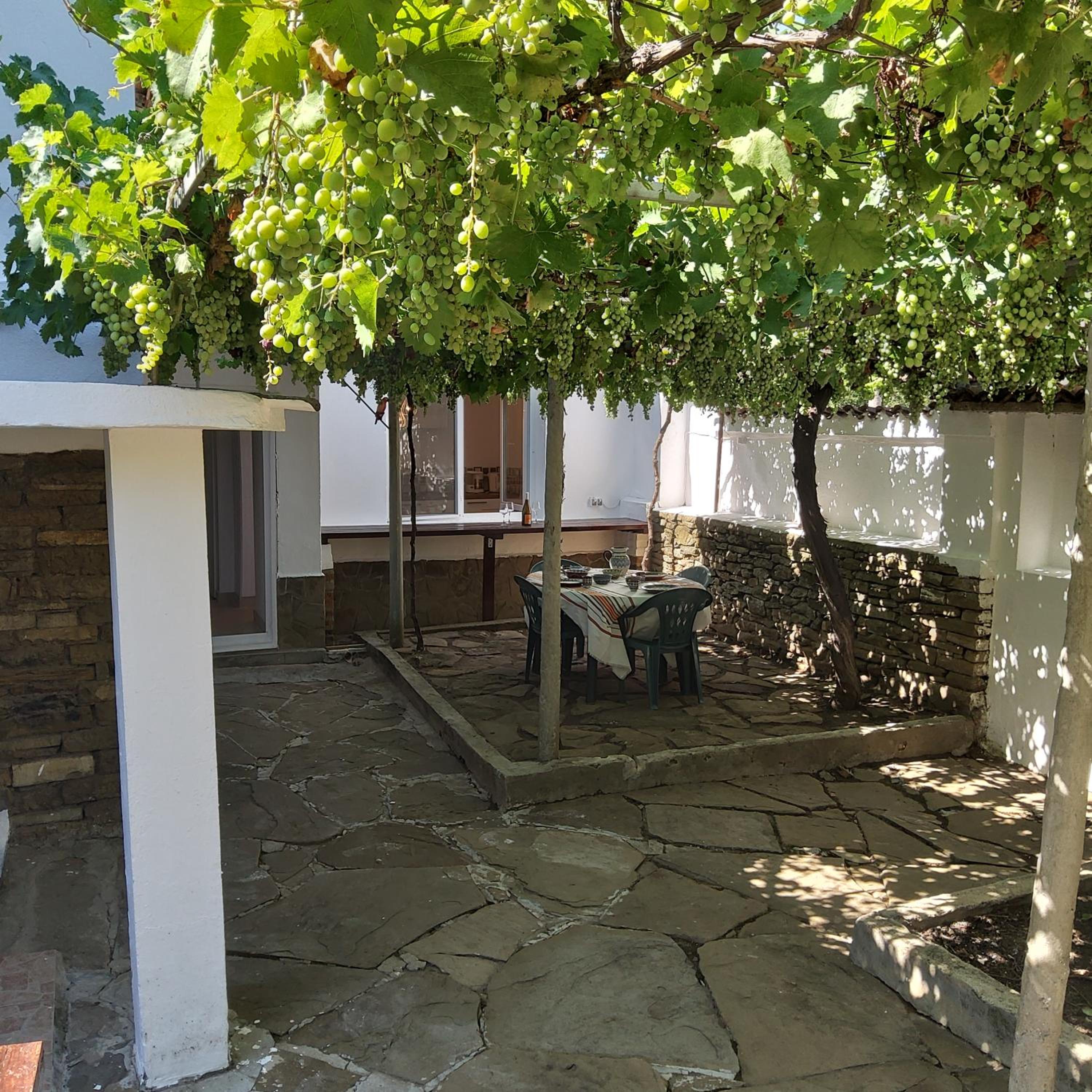 House Sleeps 6-Garden-FreeParking-Bbq-Patio