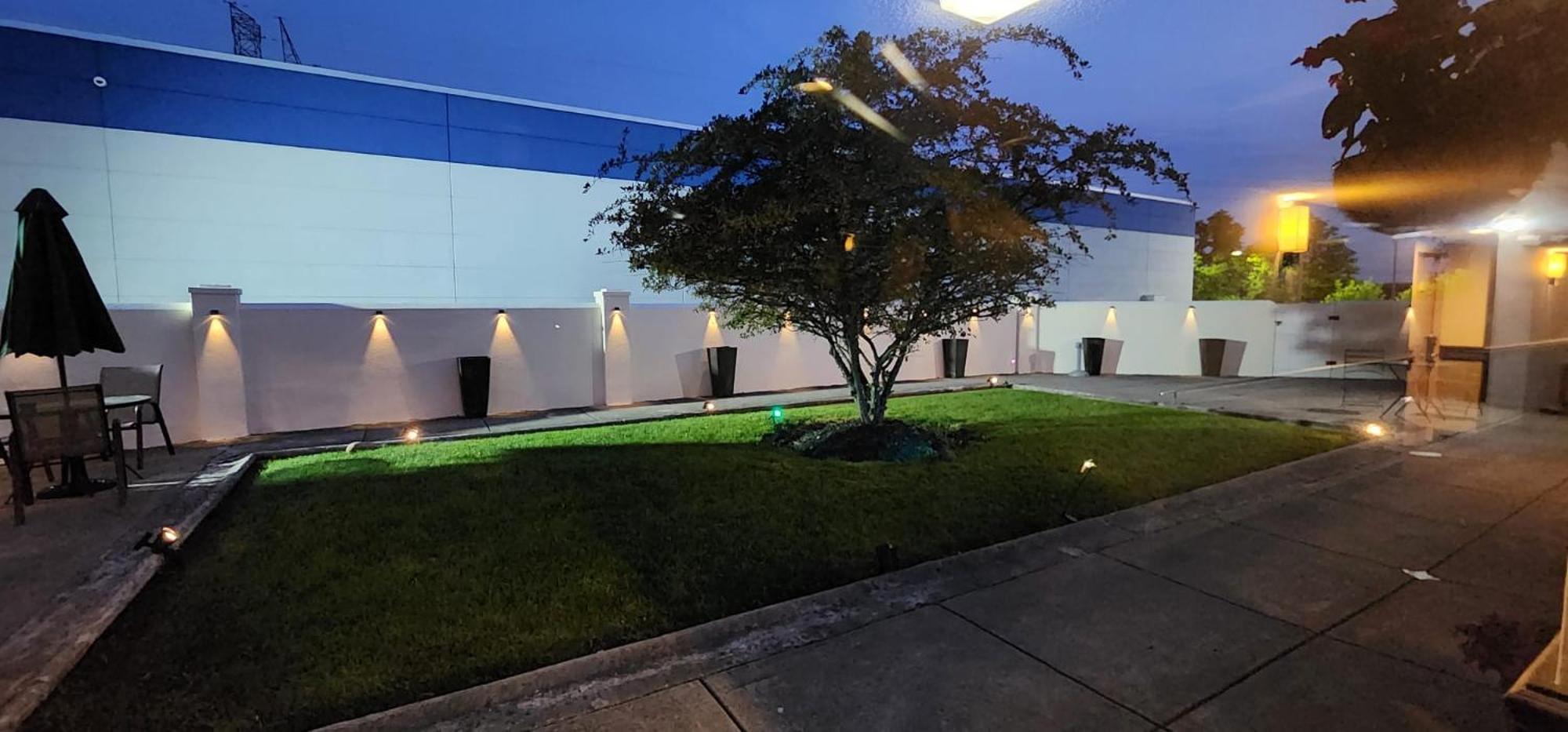 Super 8 by Wyndham Morton Grove/Chicago - Property Image 6