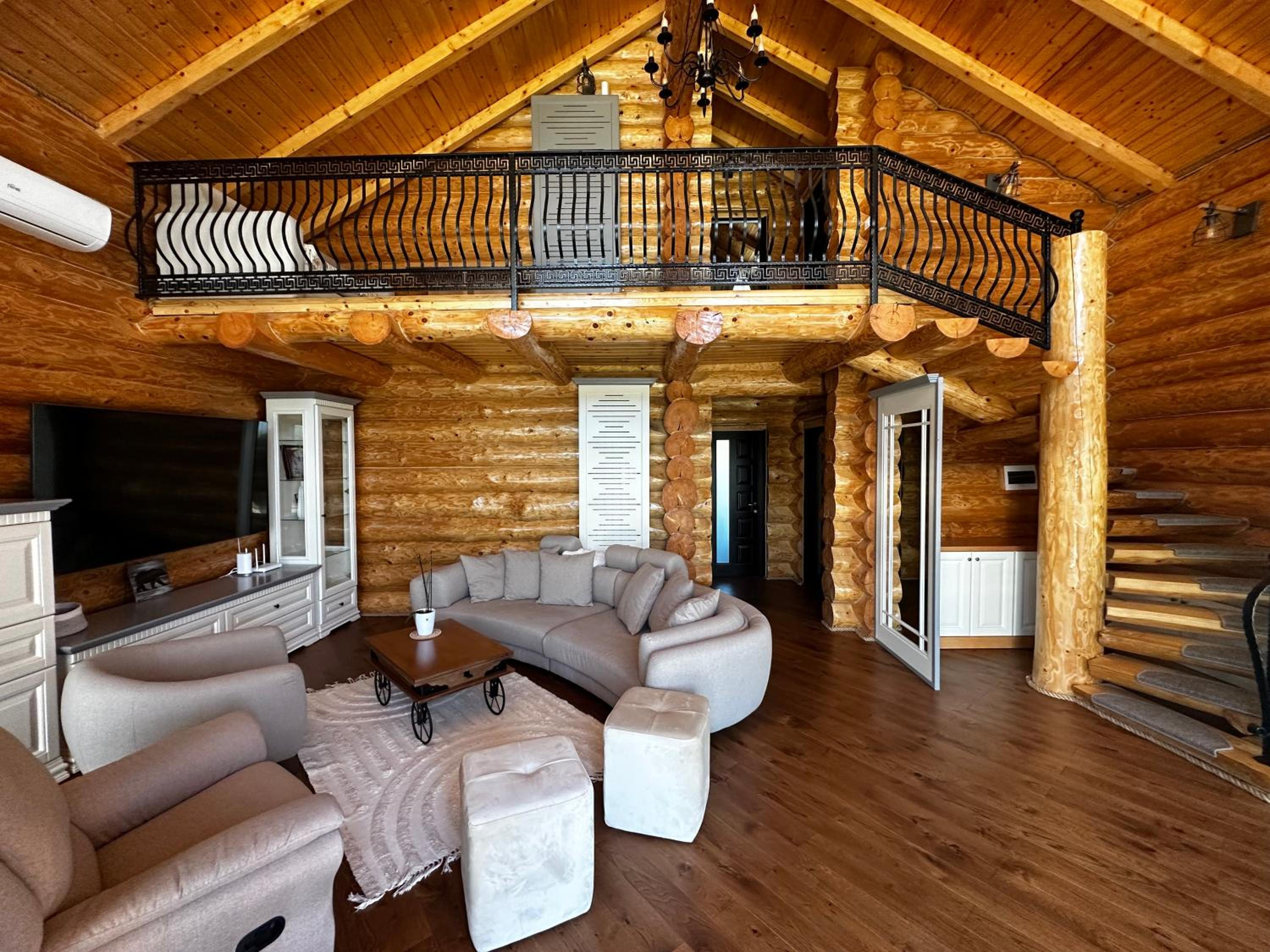 Vultur Chalet view 5