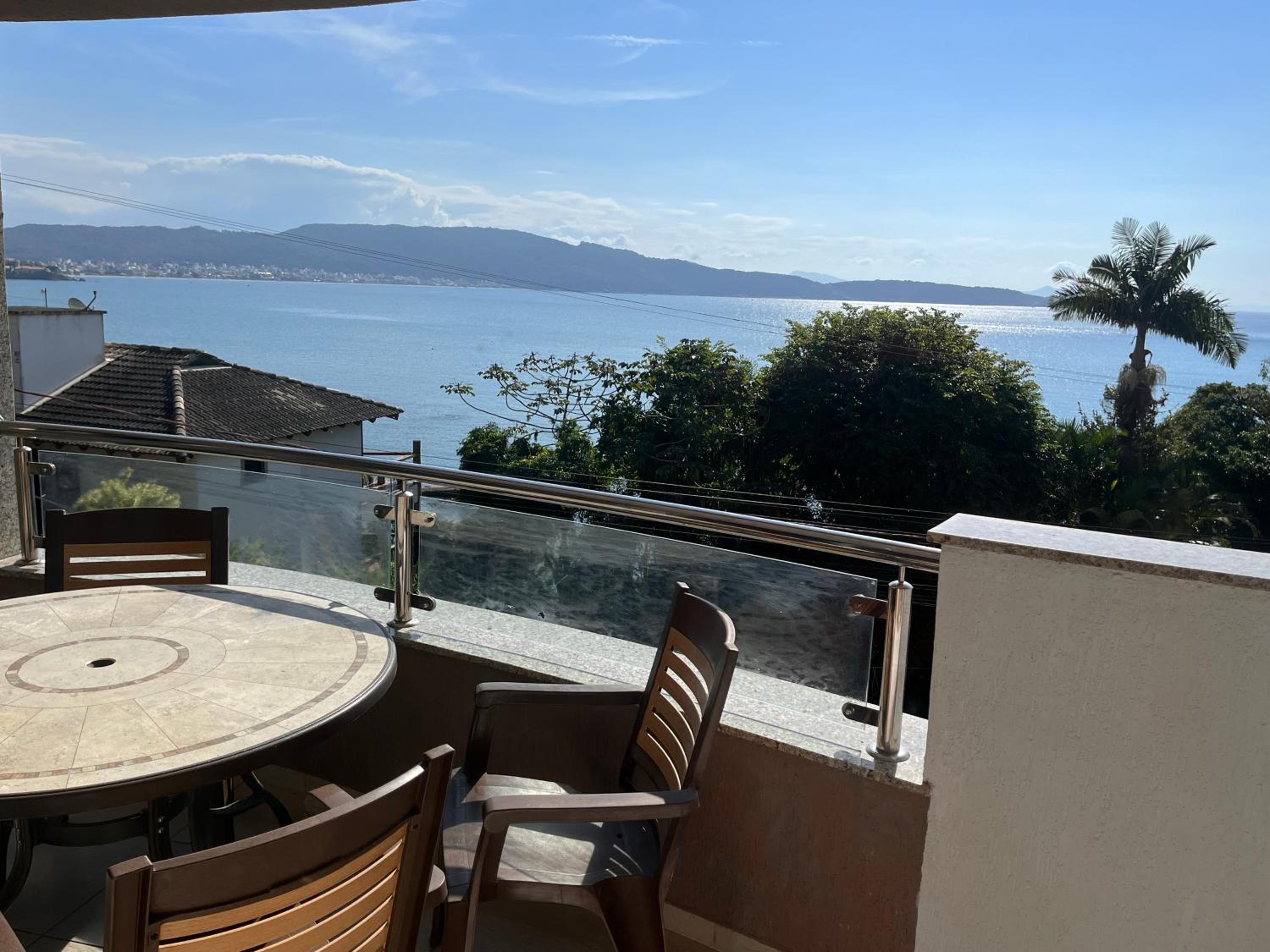 Muy Buen Apartamento Frente al Mar