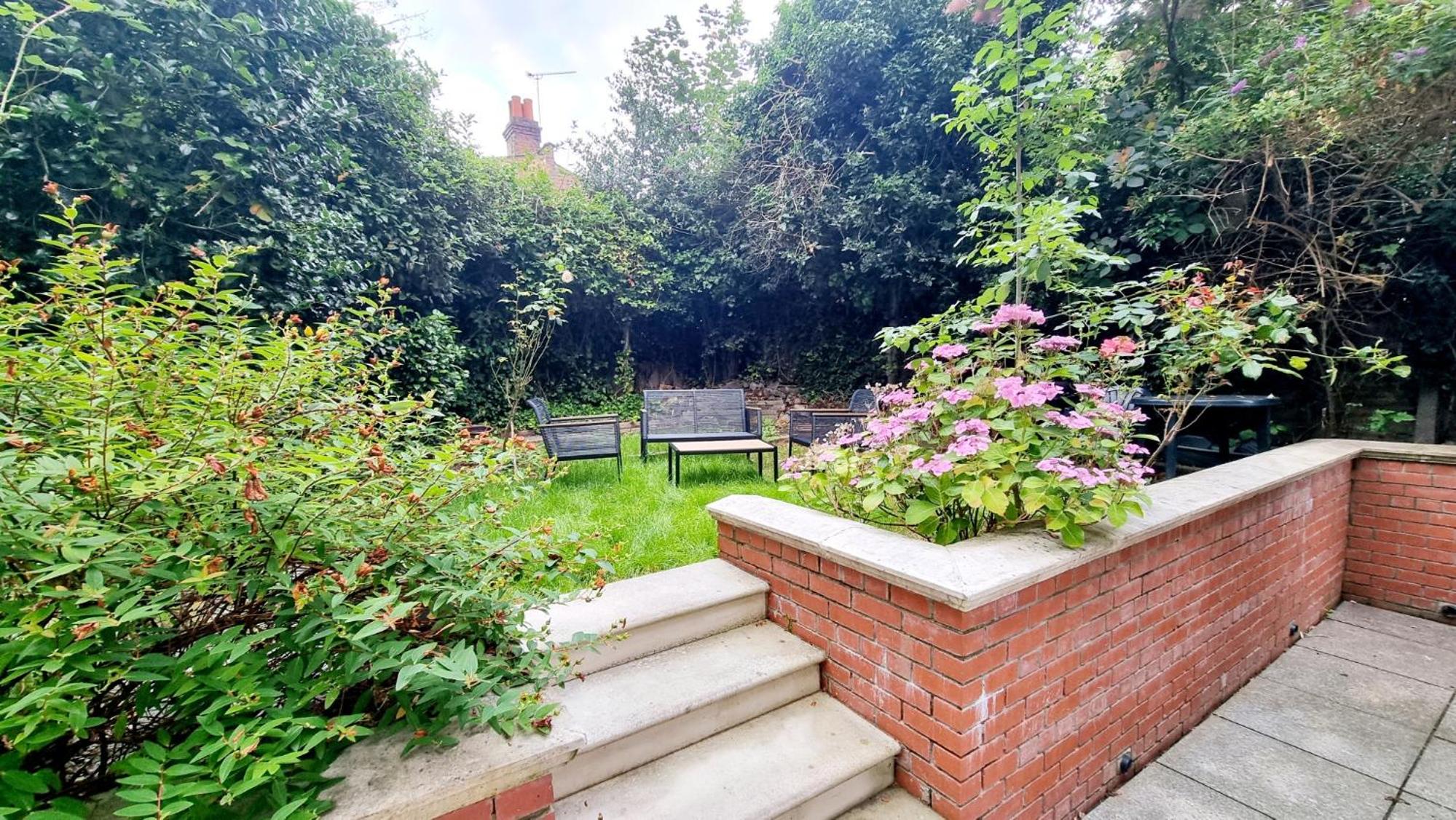 Charming Victorian Property with Aircon in Central London