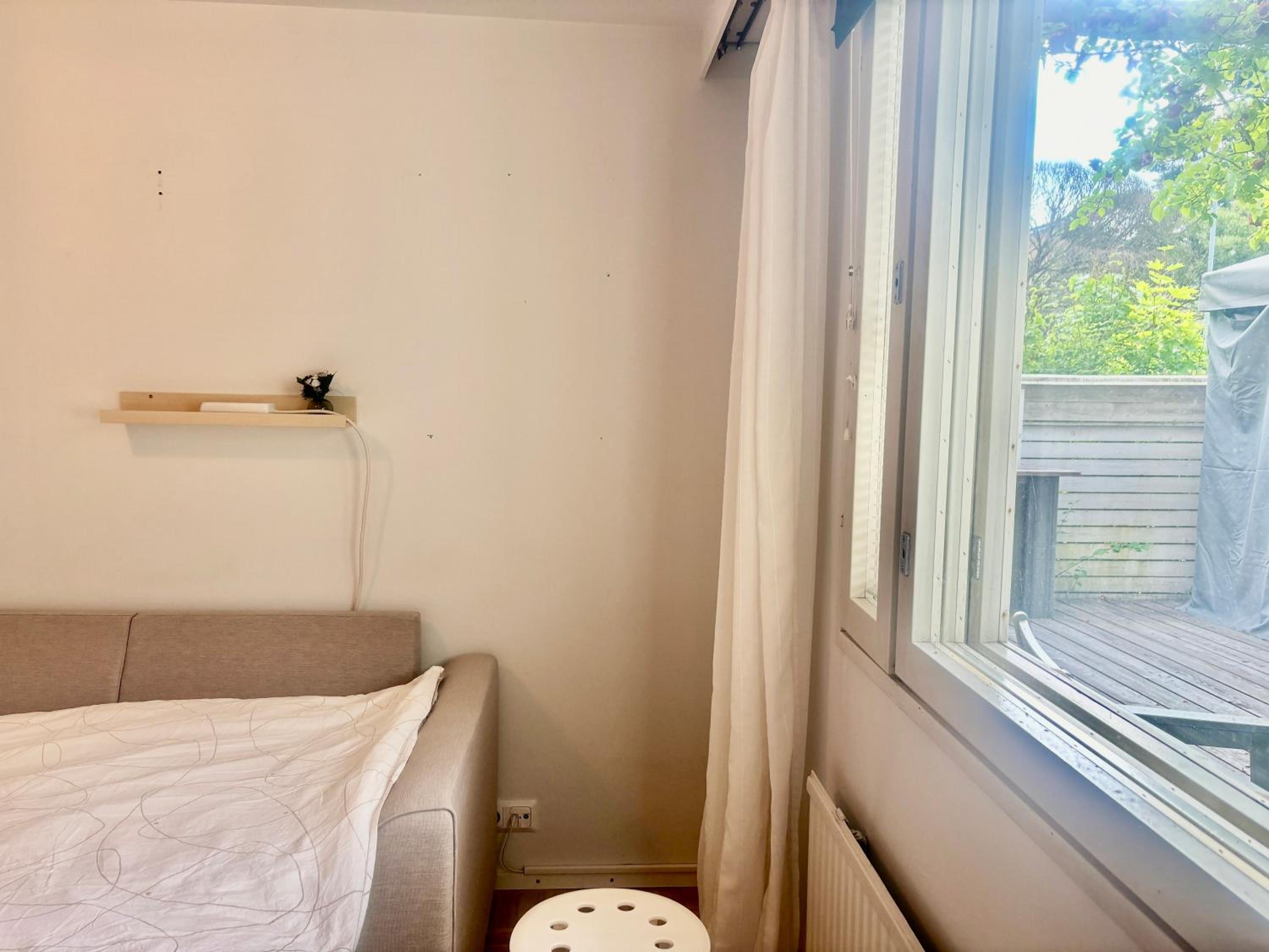 A sofabed for overnight sleep near metro, free street parking