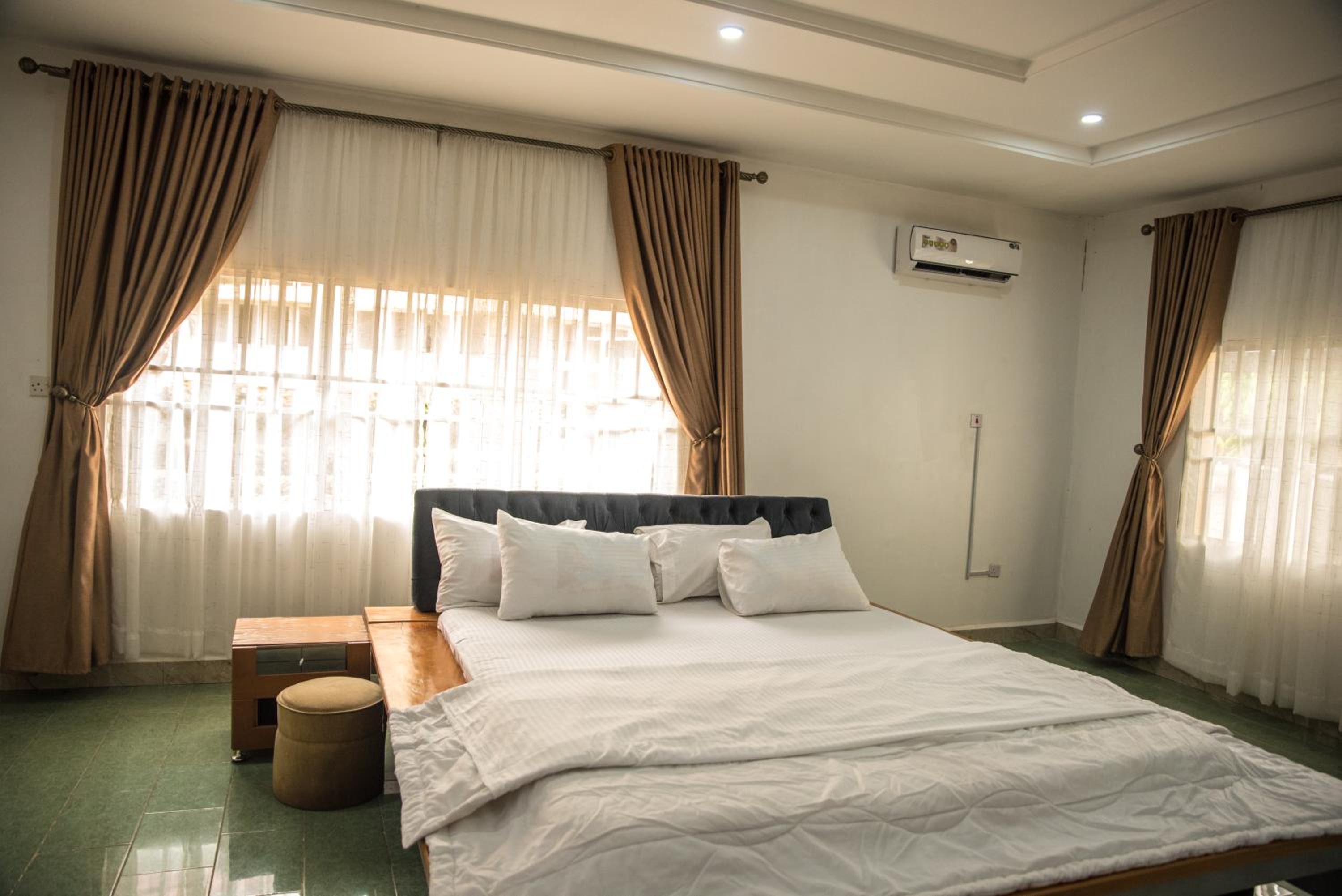 Apartment Three Oranges SH 75 E Nza Street Independence Layout Enugu view 5