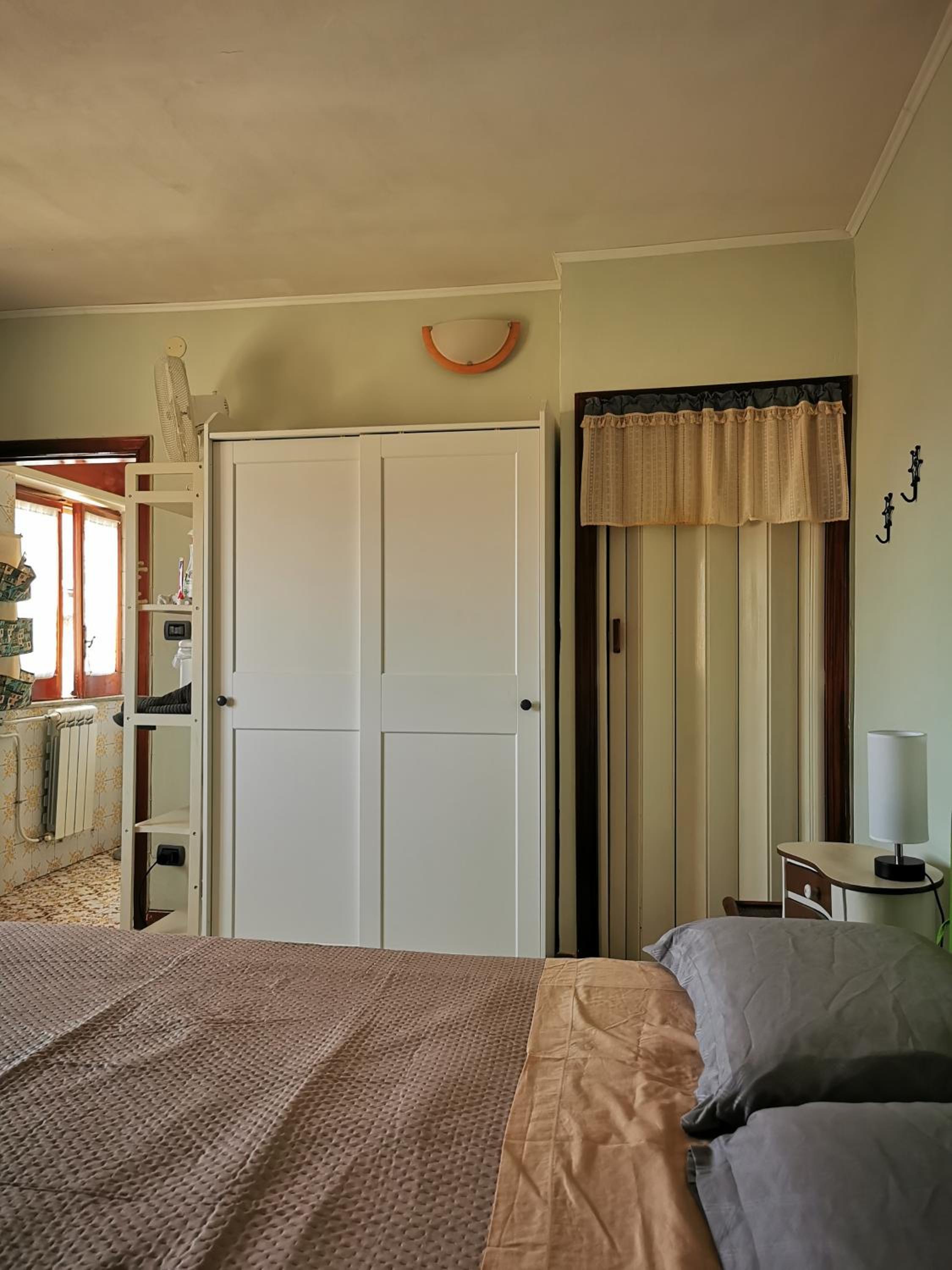 A cozy nest with a Vesuvio view