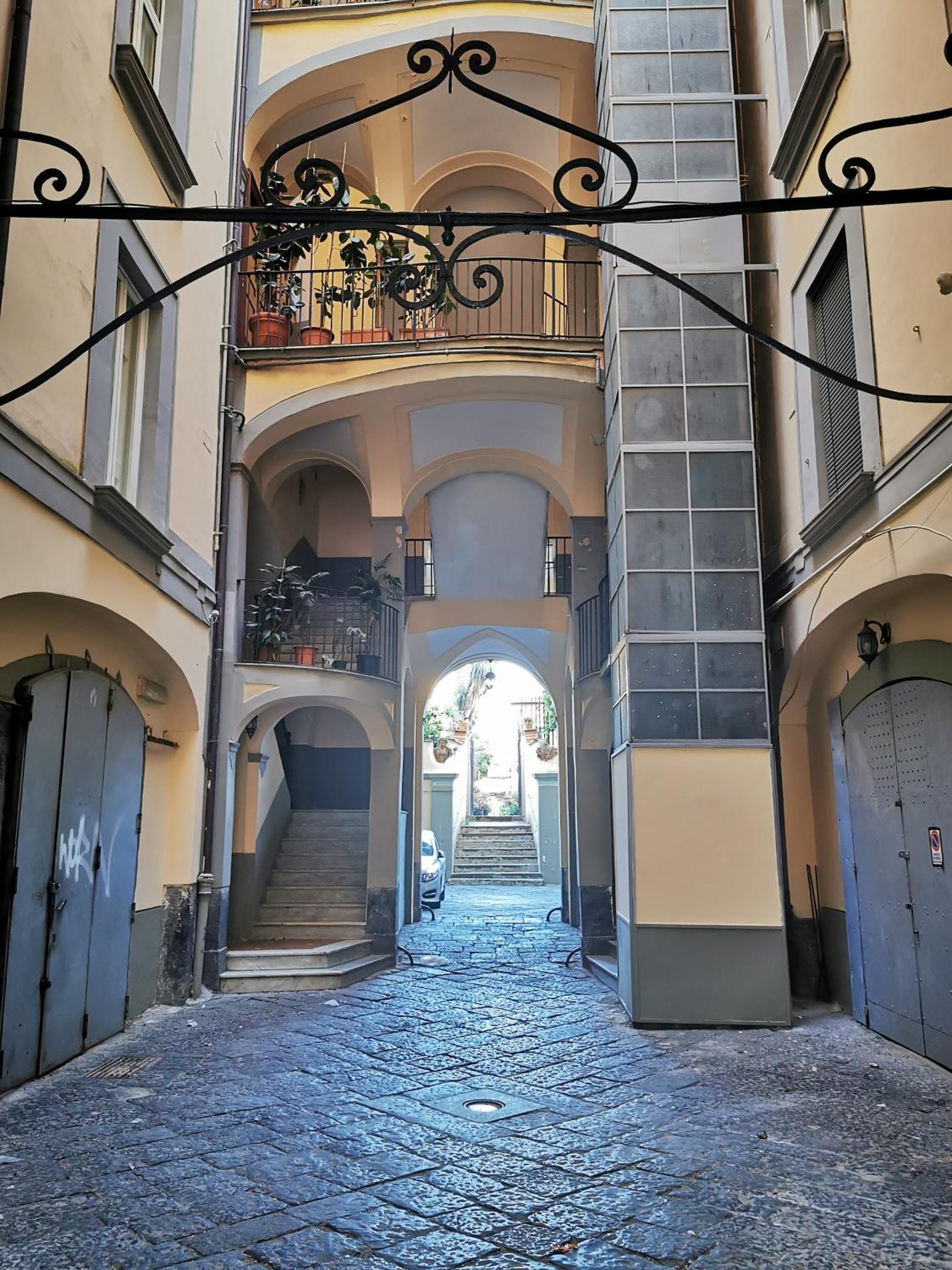 A cozy nest with a Vesuvio view