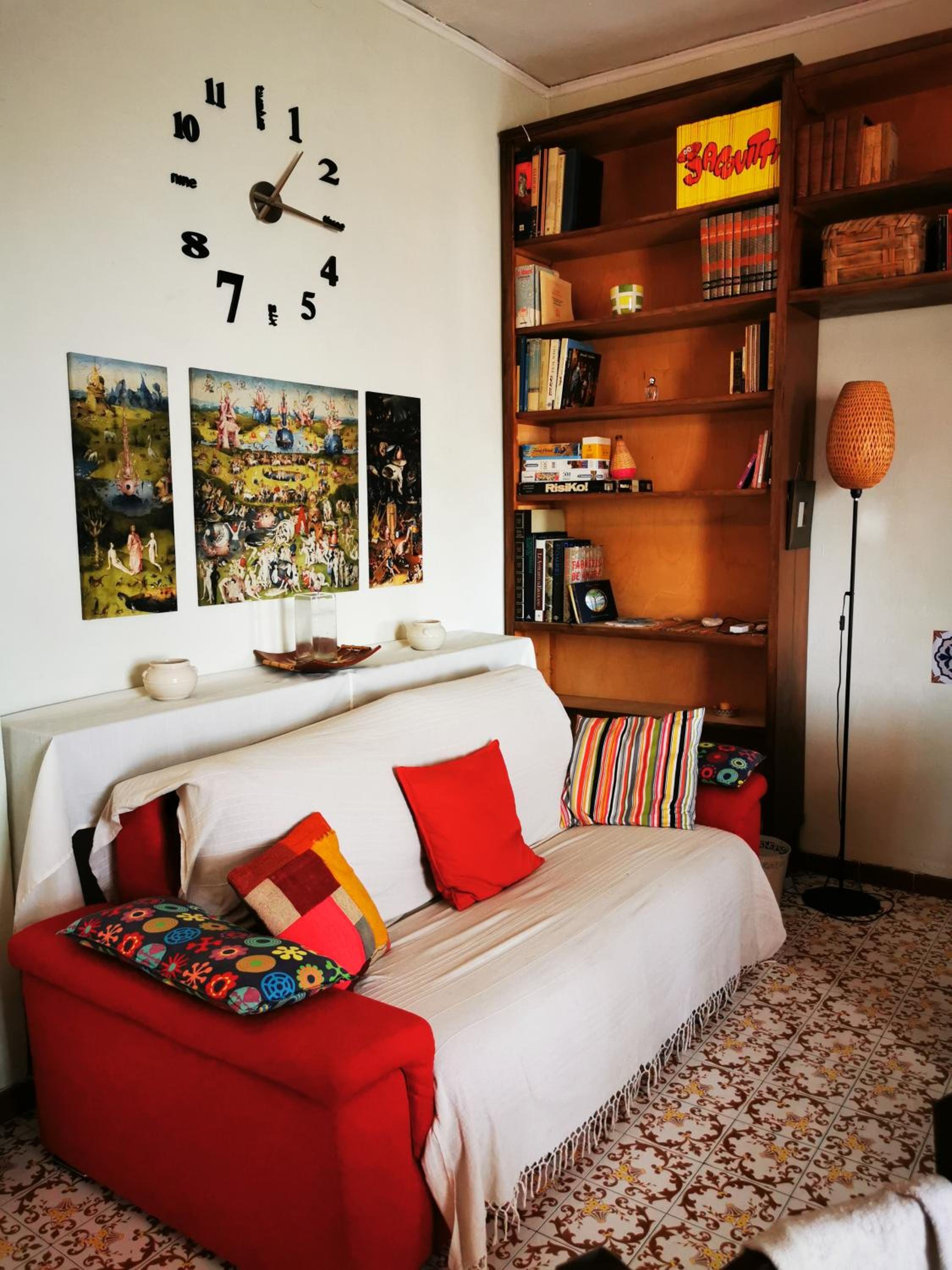 A cozy nest with a Vesuvio view