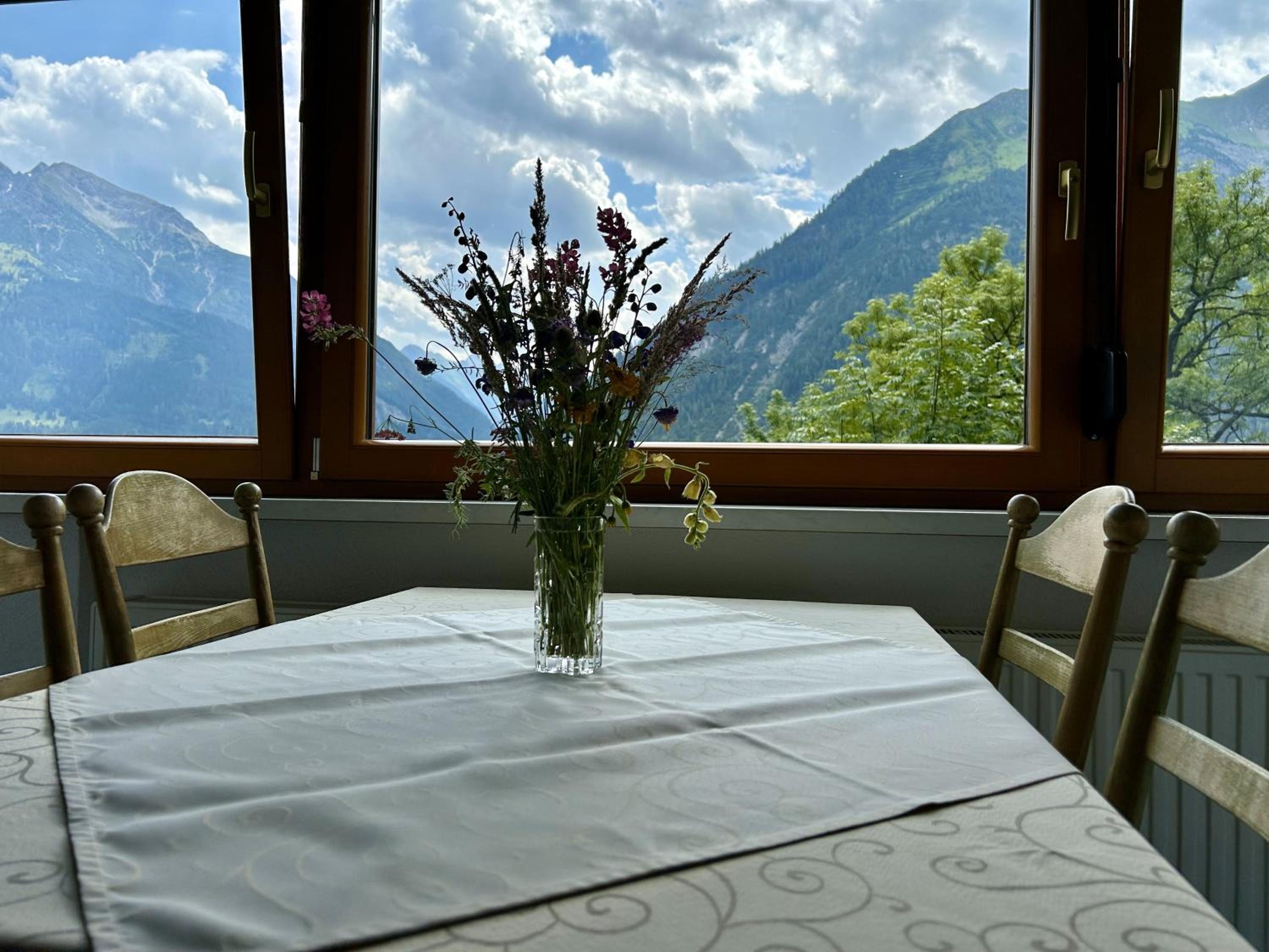 WOLF RETREAT Apartments im Lechtal davor Appartementhaus Michaela