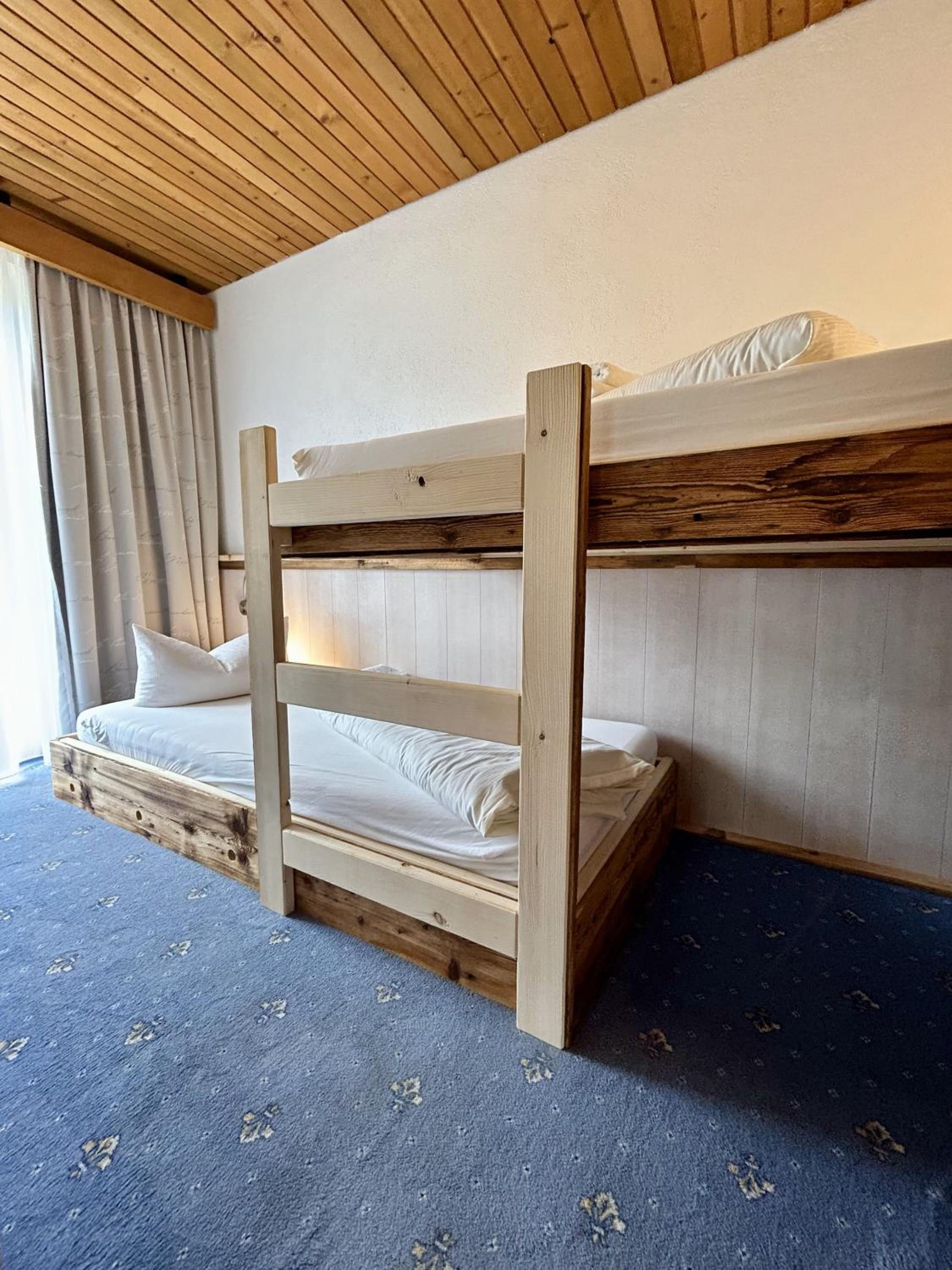 WOLF RETREAT Apartments im Lechtal davor Appartementhaus Michaela